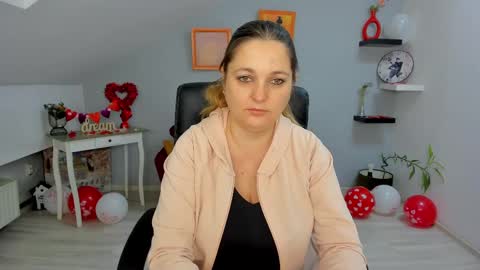 Snapshot of deliciouslolly chatting on 02-18-25, 04:15 DeliciousLolly online show from 02-18-25, 04:15