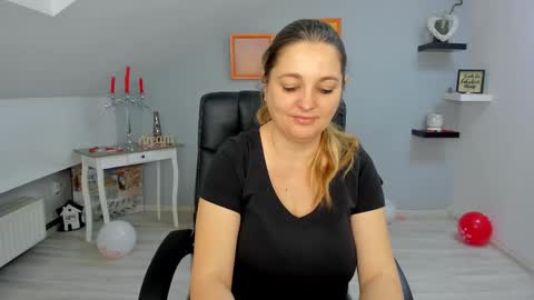 Snapshot of deliciouslolly chatting on 02-19-25, 04:23 DeliciousLolly online show from 02-19-25, 04:23