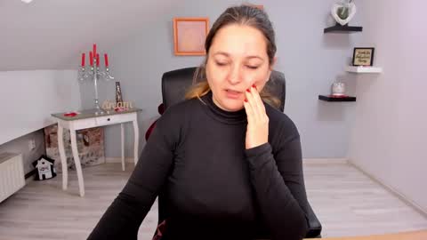 Snapshot of deliciouslolly chatting on 02-27-25, 04:31 DeliciousLolly online show from 02-27-25, 04:31