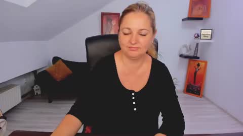 Snapshot of deliciouslolly chatting on 06-15-26, 03:31 DeliciousLolly online show from 06-15-26, 03:31