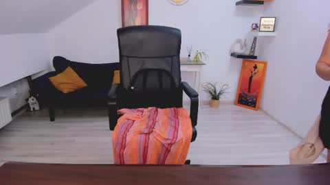 Snapshot of deliciouslolly chatting on 06-17-26, 03:31 DeliciousLolly online show from 06-17-26, 03:31