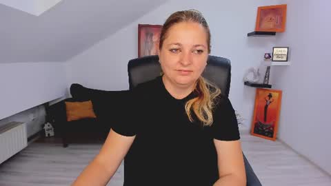 Snapshot of deliciouslolly chatting on 06-24-26, 03:27 DeliciousLolly online show from 06-24-26, 03:27