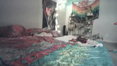 DeliciouslyJuicyStrawberry online show from 12-14-25, 06:08