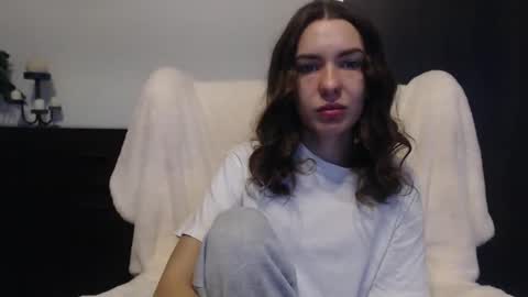 Snapshot of delightaurora chatting on 10-23-25, 05:40 Aurora online show from 10-23-25, 05:40