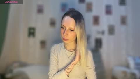 Della online show from 02-11-26, 09:58