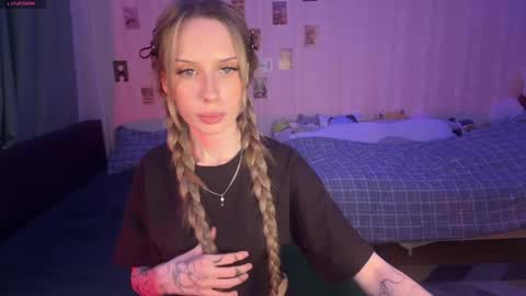 Snapshot of dellacampbell chatting on 04-27-26, 03:54 Della online show from 04-27-26, 03:54