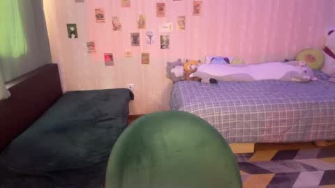 Snapshot of dellacampbell chatting on 05-04-26, 02:24 Della online show from 05-04-26, 02:24