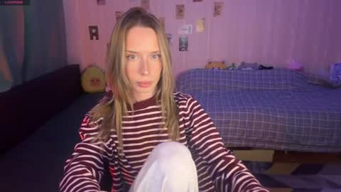 Snapshot of dellacampbell chatting on 05-12-26, 03:20 Della online show from 05-12-26, 03:20