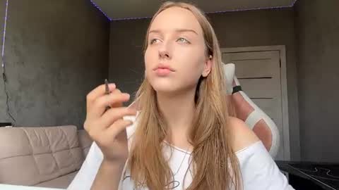 Snapshot of delorismaltie chatting on 07-07-26, 11:25 Mia online show from 07-07-26, 11:25