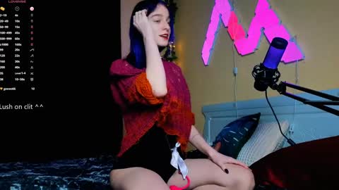 Snapshot of demmi_foxy chatting on 01-22-25, 12:38 Demmi online show from 01-22-25, 12:38