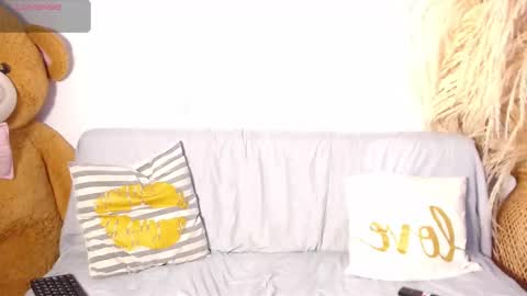 Snapshot of deniisswet chatting on 10-28-25, 12:09 online show from 10-28-25, 12:09