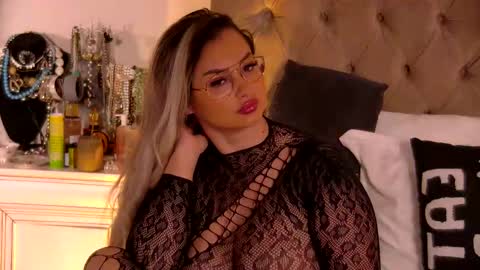 Ela online show from 06-09-26, 10:32