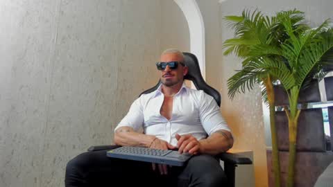 dennis_cox_ online show from 01-08-25, 12:26