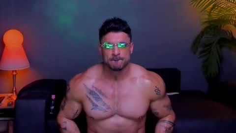 Snapshot of dennis_cox_ chatting on 11-12-25, 01:11 dennis_cox_ online show from 11-12-25, 01:11