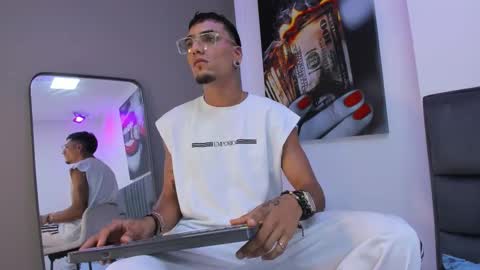 Snapshot of dennis_kinsey chatting on 02-18-26, 08:05 Dennis Kinsey online show from 02-18-26, 08:05