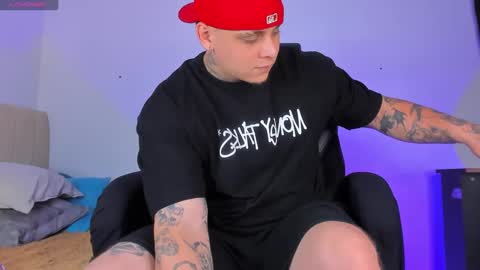 dennis munera online show from 10-11-25, 04:16