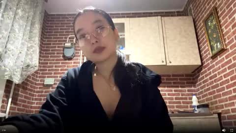 Emma online show from 10-01-25, 01:39