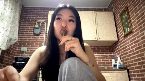 Snapshot of denysebernacchi chatting on 03-06-26, 10:01 Emma online show from 03-06-26, 10:01