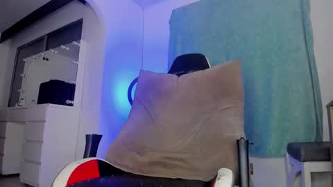 Snapshot of dereckhardd chatting on 02-11-26, 10:20 dereckhardd online show from 02-11-26, 10:20