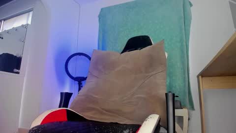 Snapshot of dereckhardd chatting on 02-13-26, 10:06 dereckhardd online show from 02-13-26, 10:06