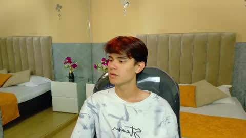 derek_sinn online show from 06-12-26, 08:41