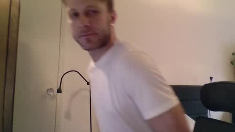 Snapshot of derekcl1 chatting on 10-06-25, 08:17 Derek- FREE requests online show from 10-06-25, 08:17