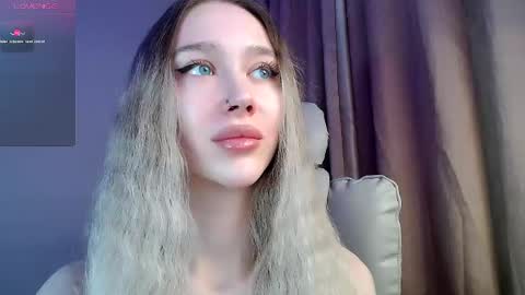Snapshot of des_ch chatting on 05-14-26, 05:42 Ari online show from 05-14-26, 05:42
