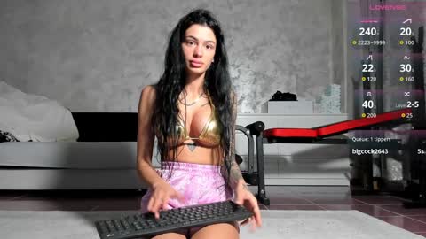 Snapshot of desert2blosom chatting on 10-09-25, 02:42 Mia online show from 10-09-25, 02:42