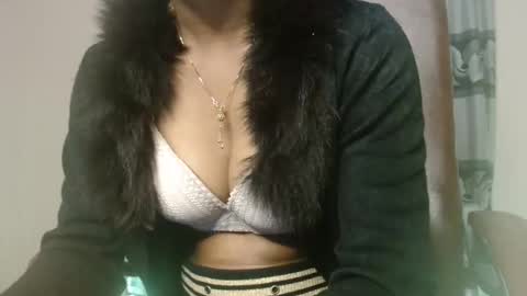 Snapshot of desi_baby_doll chatting on 11-30-25, 02:15 Dolly online show from 11-30-25, 02:15