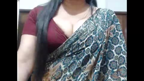 Snapshot of desimaisa130 chatting on 05-21-26, 05:20 Maisa online show from 05-21-26, 05:20
