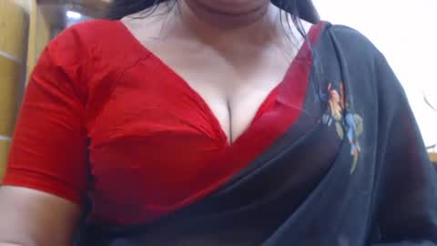 Snapshot of desimaisa130 chatting on 06-14-26, 03:25 Maisa online show from 06-14-26, 03:25
