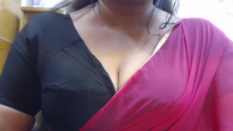 Snapshot of desimaisa130 chatting on 06-16-26, 05:59 Maisa online show from 06-16-26, 05:59