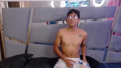 desire4duo online show from 11-22-25, 02:16