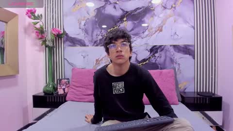 Snapshot of desire_ecstasy chatting on 10-08-25, 01:09 desire_ecstasy online show from 10-08-25, 01:09