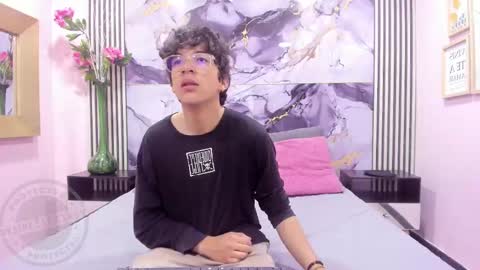 Snapshot of desire_ecstasy chatting on 10-12-25, 01:10 desire_ecstasy online show from 10-12-25, 01:10