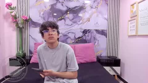 Snapshot of desire_ecstasy chatting on 10-13-25, 01:33 desire_ecstasy online show from 10-13-25, 01:33