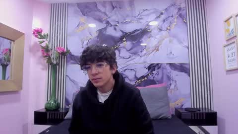 Snapshot of desire_ecstasy chatting on 10-15-25, 01:11 desire_ecstasy online show from 10-15-25, 01:11