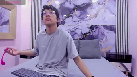 Snapshot of desire_ecstasy chatting on 10-22-25, 01:33 desire_ecstasy online show from 10-22-25, 01:33