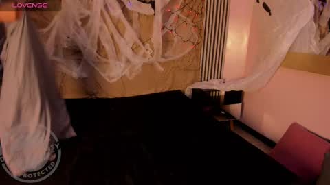 Snapshot of desire_ecstasy chatting on 10-28-25, 01:03 desire_ecstasy online show from 10-28-25, 01:03