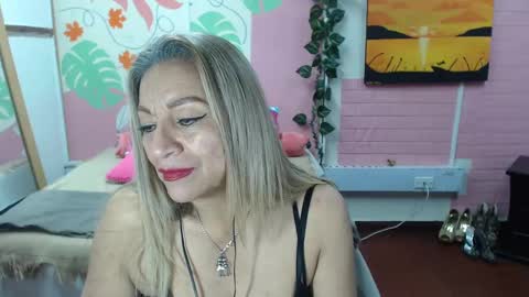 Snapshot of desire_latin chatting on 03-06-25, 08:59 VALERIA online show from 03-06-25, 08:59
