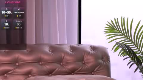 Mia online show from 11-21-25, 06:01