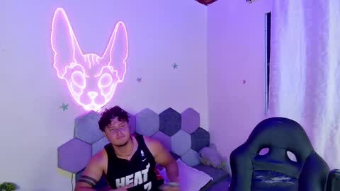 TORI AND MR. BEAR online show from 01-24-25, 09:47