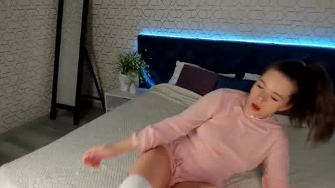 Snapshot of desiree_doll chatting on 02-12-26, 01:22 Gill online show from 02-12-26, 01:22