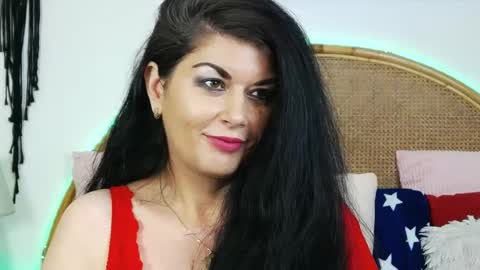 Snapshot of desirehellen chatting on 12-17-24, 05:07 HellenMoon online show from 12-17-24, 05:07