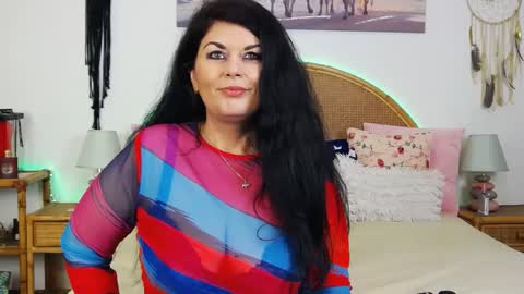 Snapshot of desirehellen chatting on 01-11-25, 11:56 HellenMoon online show from 01-11-25, 11:56