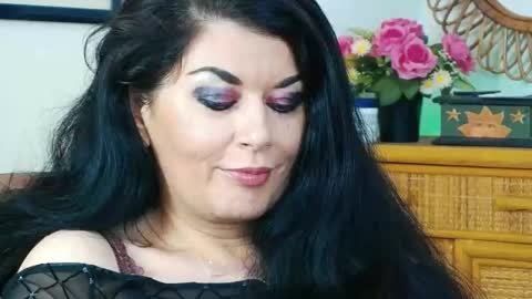 Snapshot of desirehellen chatting on 02-24-25, 02:19 HellenMoon online show from 02-24-25, 02:19