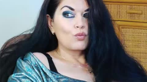 Snapshot of desirehellen chatting on 09-14-25, 09:14 HellenMoon online show from 09-14-25, 09:14
