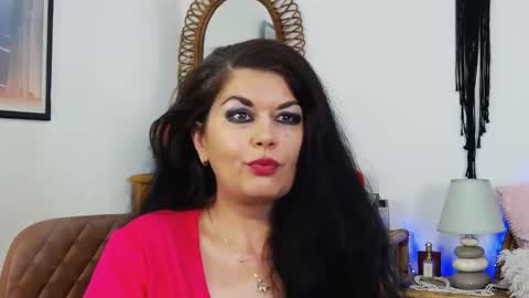 Snapshot of desirehellen chatting on 10-04-25, 05:05 HellenMoon online show from 10-04-25, 05:05