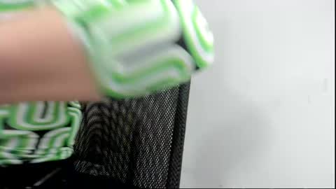 Snapshot of desirehugeboobs4you chatting on 02-28-25, 03:04 Nicky online show from 02-28-25, 03:04