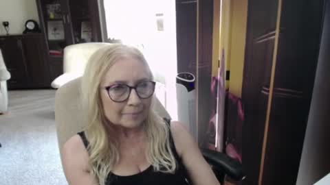 Snapshot of desiresofia chatting on 06-25-26, 01:48 S O F I A online show from 06-25-26, 01:48